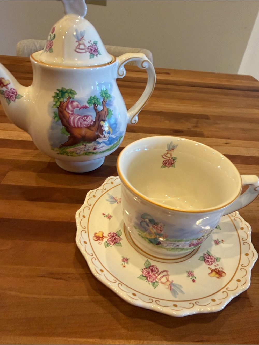 Disney Parks Snow White Teapot and Cup & Saucer Set